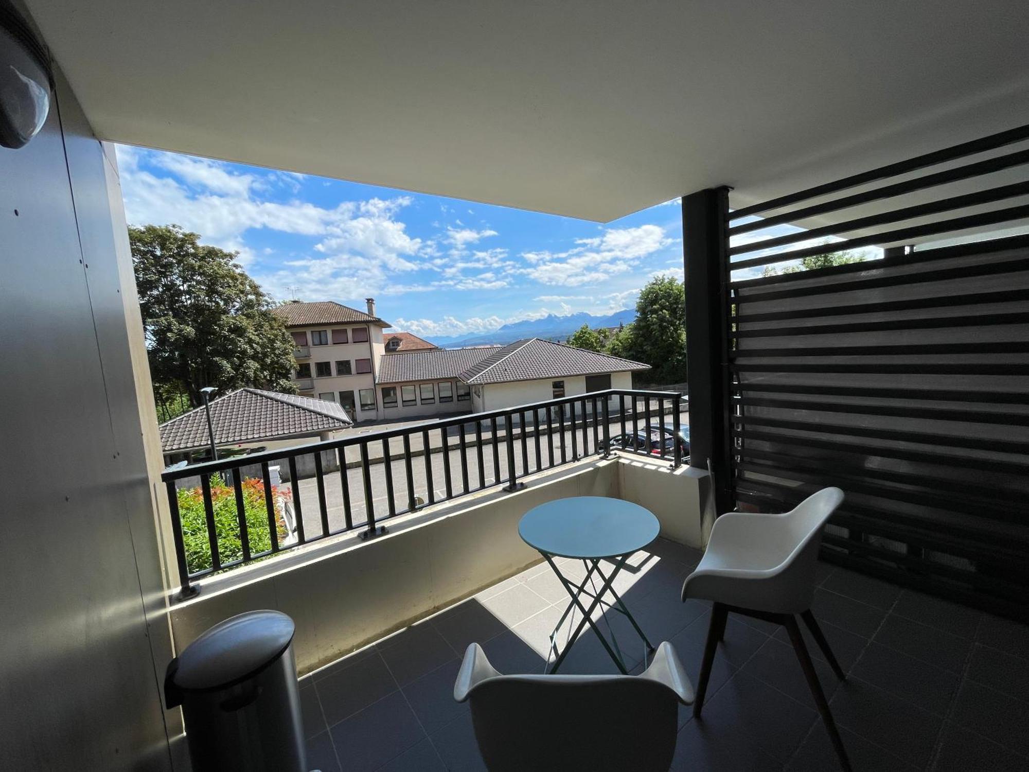 Appartement Cosy Et Confortable A Deux Pas Du Lac เอ็กเซเนเวกซ์ ภายนอก รูปภาพ